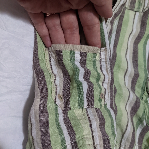 ✨2/$15✨Baby Gap striped romper with button and pocket details - Picture 3 of 4